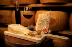 Parmigiano Reggiano 36 Mesi Fotogallery | CASEIFICIO SAN SALVATORE