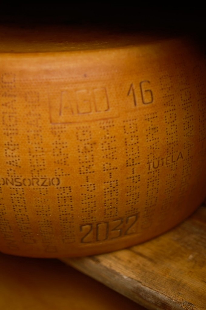 Parmigiano Reggiano 100 mesi disponibile